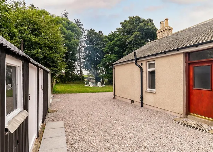 Stunning, Remodelled Cottage, Picturesque Location