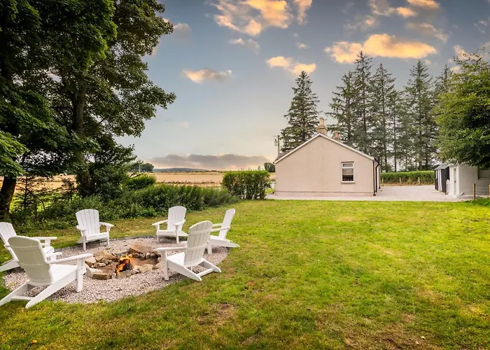 Stunning, Remodelled Cottage, Picturesque Location