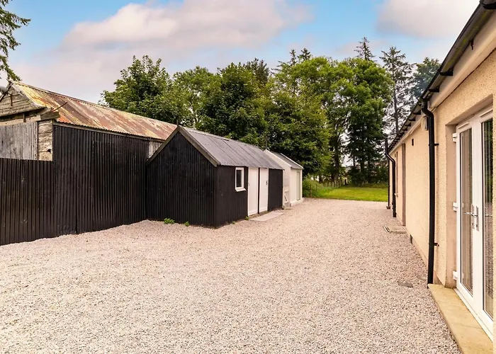 Stunning, Remodelled Cottage, Picturesque Location