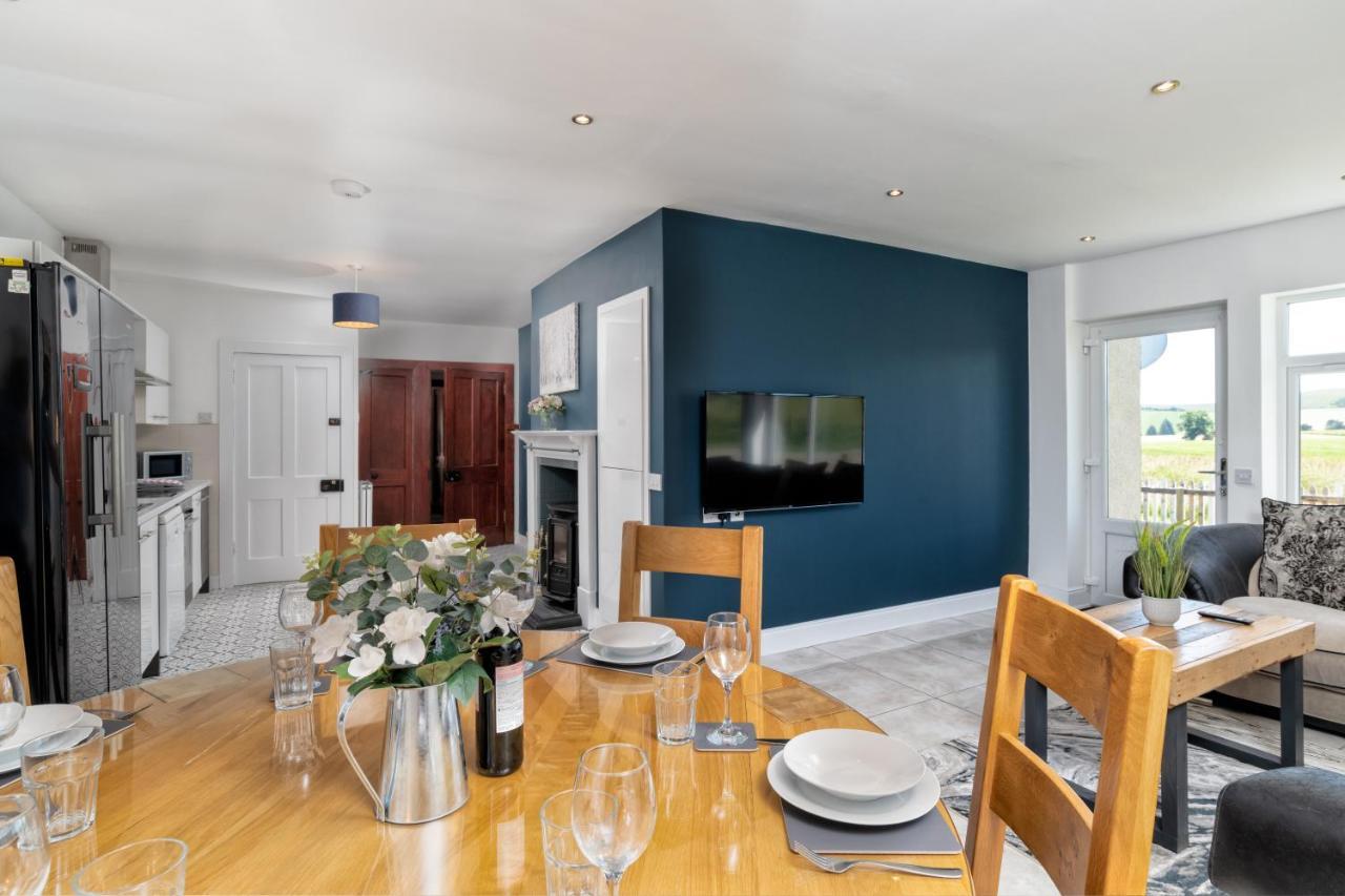 Stunning, Remodelled Cottage, Picturesque Location * Duncanston