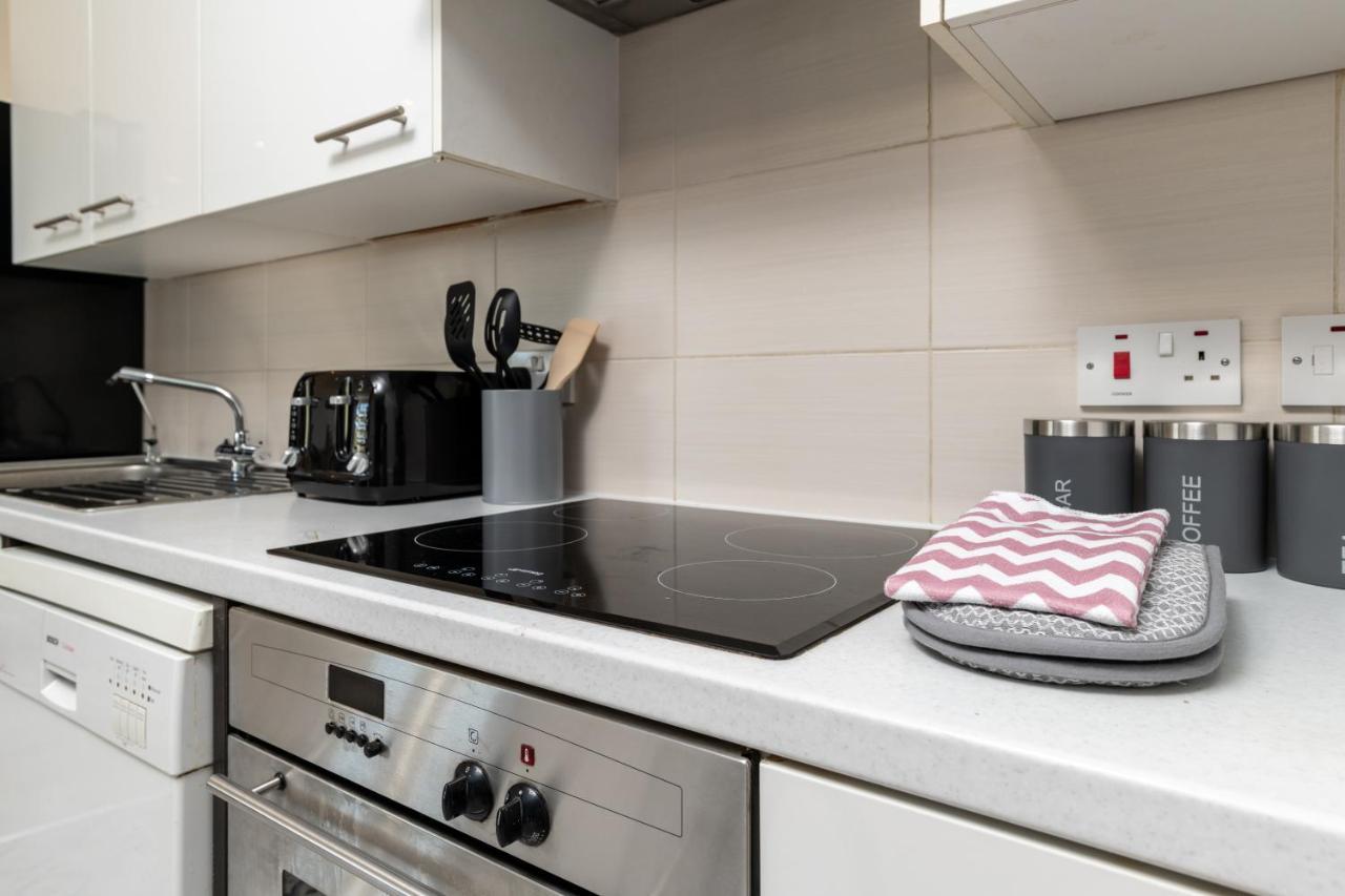 Stunning, Remodelled Cottage, Picturesque Location *