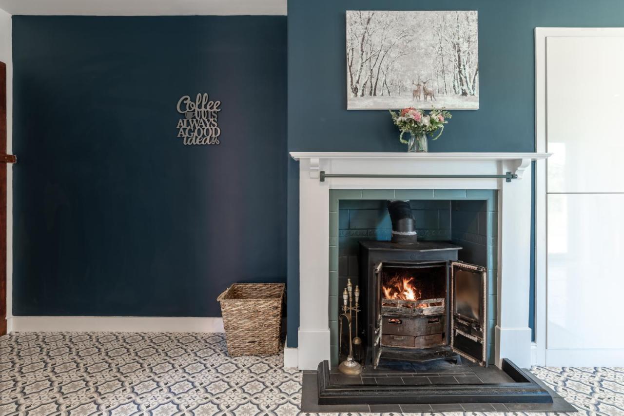 Stunning, Remodelled Cottage, Picturesque Location Holiday home