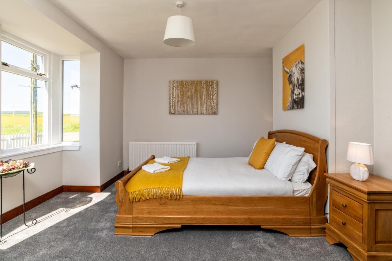 Stunning, Remodelled Cottage, Picturesque Location Holiday home