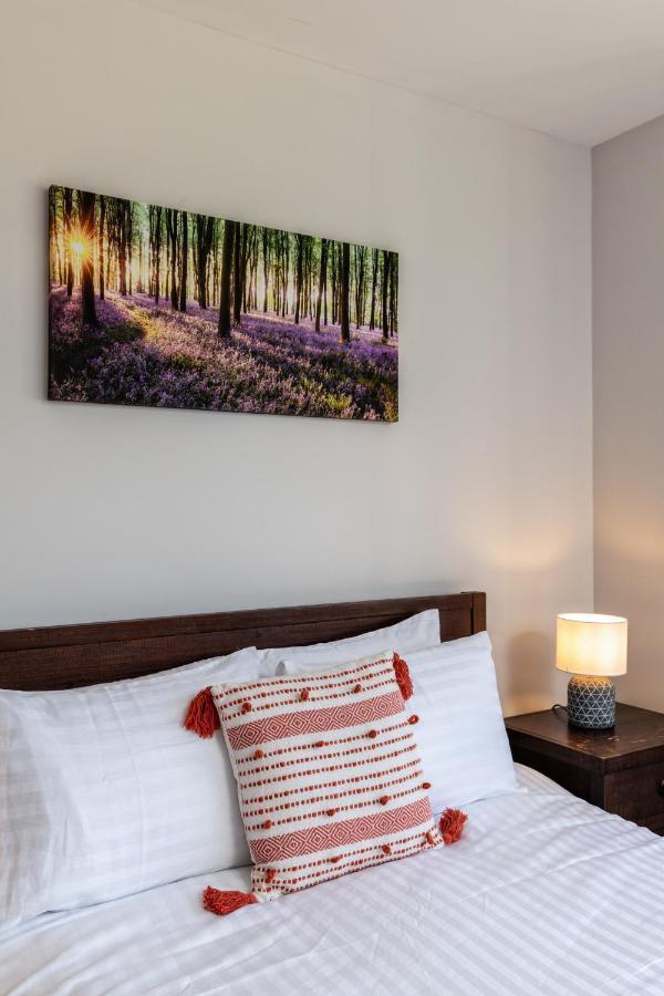 Stunning, Remodelled Cottage, Picturesque Location *