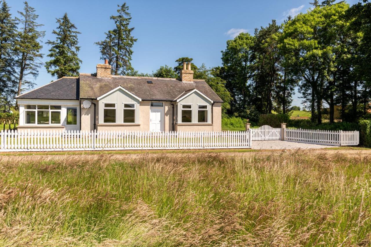 Stunning, Remodelled Cottage, Picturesque Location Holiday home
