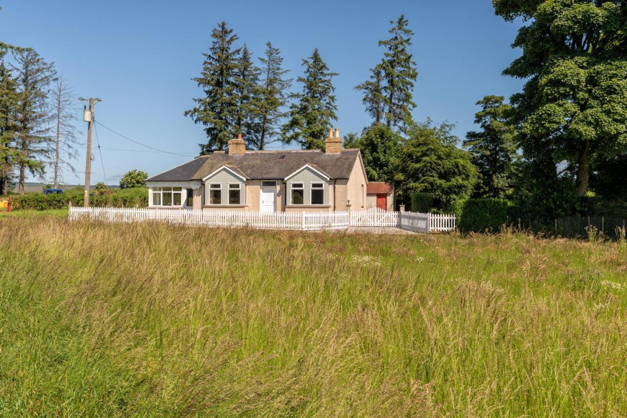 Stunning, Remodelled Cottage, Picturesque Location Holiday home *