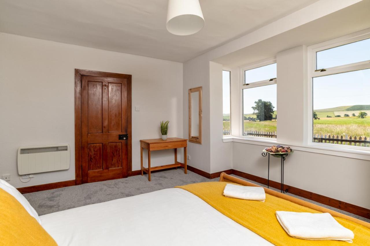 Stunning, Remodelled Cottage, Picturesque Location Holiday home *