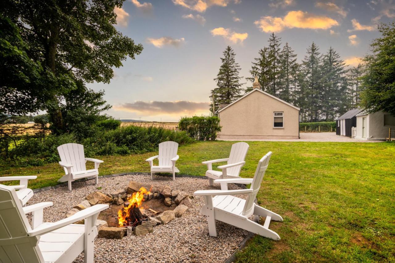 Stunning, Remodelled Cottage, Picturesque Location Duncanston